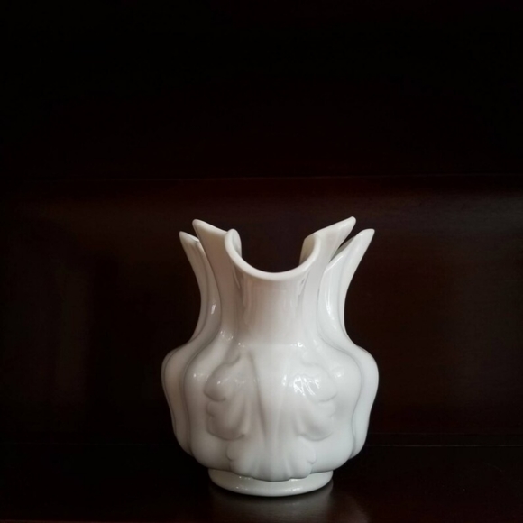 Lenox White Porcelain Flower or Console Centerpiece - Picture 3 of 11